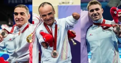 De izquierda a derecha: Miguel Luque, Ricardo Ten y Kike Alhambra, con sus medallas | Fotos de CPE