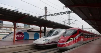Trenes de alta velocidad en la estación de Chamartín, en Madrid | Foto de Servimedia