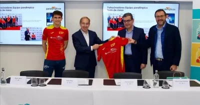 Foto de familia de la renovación del patrocinio | Foto del CPE