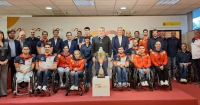 Uribes recibió hoy a las selecciones masculina y femenina de baloncesto en silla de ruedas