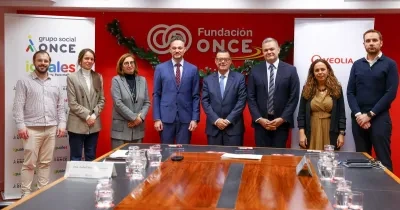 Foto de firmantes y acompañantes