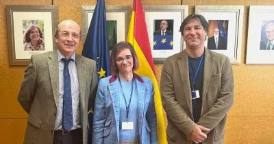 Calleja, Villarino y Saravia en la sede de la Representación de la CE