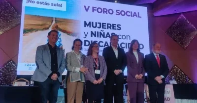 Zapatero con ponentes en el V Foro Social; Mujeres y niñas con discapacidad