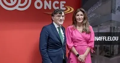 Momento de la firma del Convenio Inserta, con la consejera delegada AFFLELOU España, Eva Ivars, y el vicepresidente ejecutivo de Fundación ONCE, Alberto Durán (Fuente: Fundación ONCE)