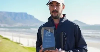 Alejandro de Miguel, con el trofeo de campeón del mundo