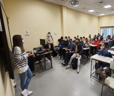 Alumnos con discapacidad intelectual, en la clase de uno de los cursos de la Universidad de Córdoba