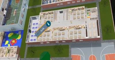 Maqueta digital de una escuela con etiquetas interactivas. Destacan un aula, la secretaría y un gimnasio con cancha. Áreas recreativas y accesibilidad auditiva resaltan en el diseño inclusivo.
