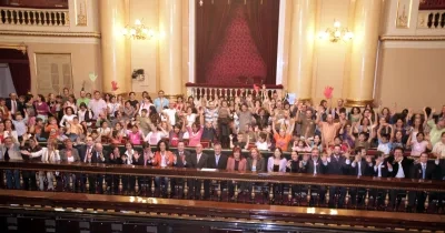 personas en un congreso