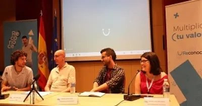 Momento del acto de presentación del sistema de acreditación de competencias, con la mesa redonde de testimonios con Ismael López Yáñez, Francesc Vaquer Gregori, Pablo Morente y Claudia Tecglen