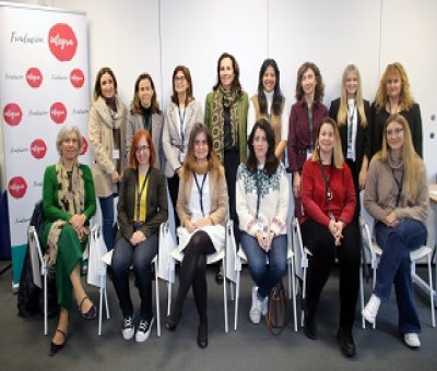 Participantes del proyecto “De Mujer a Mujer”, del Banco Santander y Fundación Integra