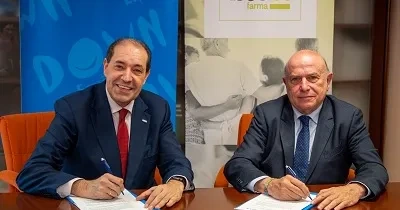 Momento de la firma del acuerdo de colaboración entre Fundación Bidafarma y Down España, con sus representantes (Fuente: Fundación Bidafarma)
