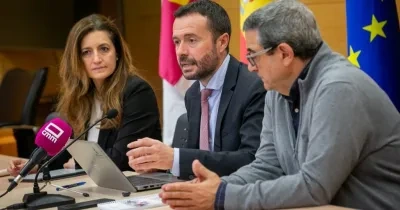 representantes del Gobierno de Castilla-La Mancha junto a la directora de ILUNION Accesibilidad en la rueda de prensa de presentación del evento