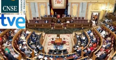 Un momento del Congreso sin la intérprete de lengua de signos habitual, junto a los logotipos del CNSE y TVE