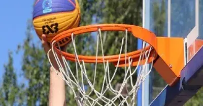 Una persona encestando en baloncesto (Fuente: CSD)