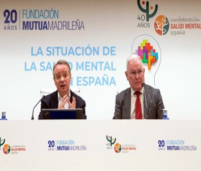 Lorenzo Cooklin (izquierda en la imagen), director general de la Fundación Mutua Madrileña y Nel González Zapico, presidente de la Confederación Salud Mental España, en la presentación del informe (Fuente: Fundación Mutua Madrileña)