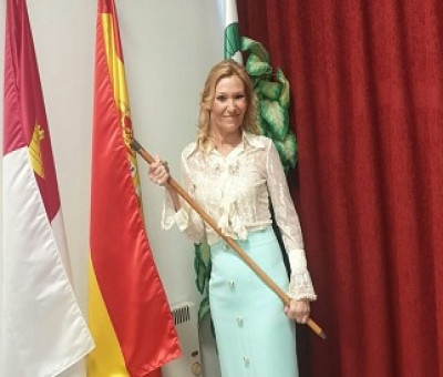 La alcaldesa con discapacidad de Villamuelas (Toledo), Carolina Alonso, con el bastón de mando (Fuente: La propia Carolina Alonso)