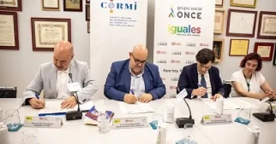 Momento de la firma del Convenio entre CERMI, Amnistía y Fundación ONCE (Fuente: Fundación ONCE)