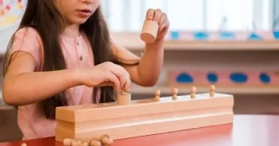 Una niña practica en uno de los centros con método Montessori en Barcelona (Fuente: Instituto Montessori)