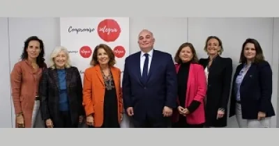Momento de la firma del acuerdo de colaboración entre CoolRooms Hotels y Fundación Integra (Fuente: Fundación Integra)