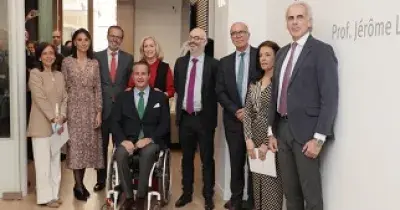 Momento de la inauguración del Instituto Médico de la Fundación Jérôme Lejeune con todos los asistentes al acto