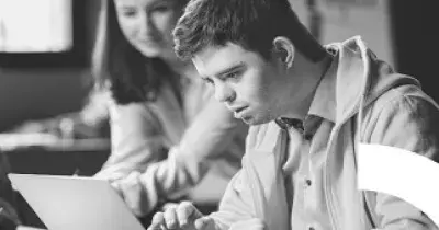 Varios estudiantes con discapacidad beneficiarios del programa (Fuente: Real Patronato sobre Discapacidad)