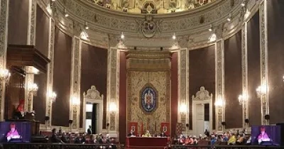 Un momento de un pleno en la Real Academia de Doctores de España (Fuente: Real Academia Doctores de España)