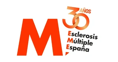 Imagen corporativa del 30 aniversario de Esclerosis Múltiple España, con una gran letra "M" en color naranja, el número "30" conmemorativo y el nombre de la organización sobre fondo gris.