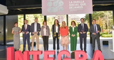 Galardonados y representantes de los Premios Compromiso 2024 de Fundación Integra.