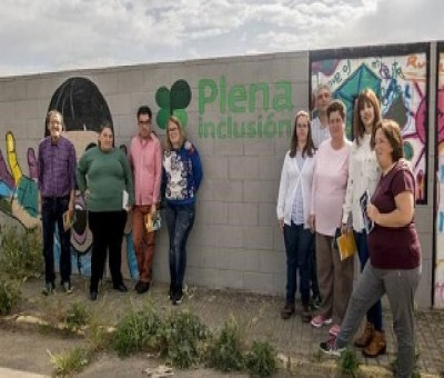 Imagen del Proyecto Plena Inclusión Montijo, con sus integrantes, una de las entidades en peligro de cierre (Fuente: Plena inclusión)