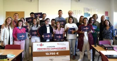 Entrega del cheque por la tercera edición
