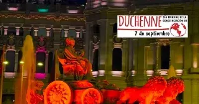 La Fuente de Cibeles de Madrid, iluminada de rojo y junto al logotipo del Día Mundial de la Concienciación de Duchenne (Fuente: Redes Sociales)