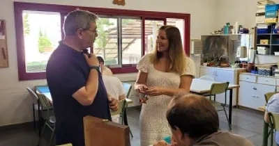 La consejera de Familia, Juventud y Asuntos Sociales, Ana Dávila, en un centro de atención de la Asociación Nuevo Horizonte, para personas con discapacidad y enfermedad mental (Fuente: Comunidad de Madrid).