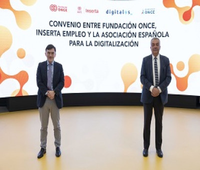 Alberto Durán y Víctor Calvo-Sotelo, en el momento de la firma del convenio