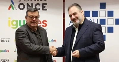 Los representantes de las entidades que intervinieron en el acto de presentación del convenio, José Luis Martínez Donoso y Delfín Jiménez Martín (Fuente: Jorge Villa)
