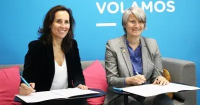 firma del convenio por la integración laboral entre las representantes de OUIGO y Fundación Integra