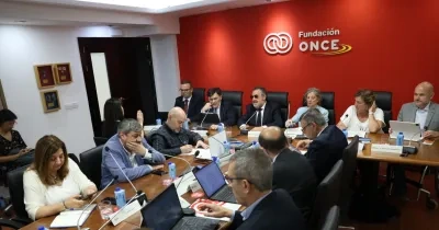 Directivos de la Fundación ONCE reunidos para comunicar el acuerdo de las Becas 2025