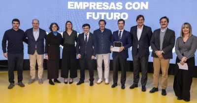 Los representantes de las entidades reunidos en la sede de Por Talento Digital