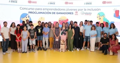 Foto de todos los participantes en el HUB de Por Talento