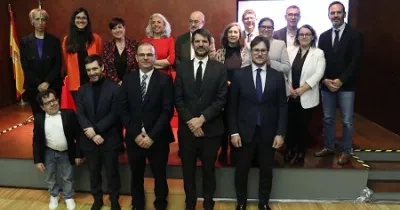 los ministros junto a las personas de la CNSE