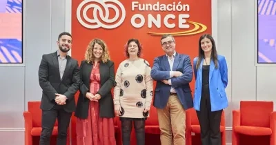 Los principales participantes del evento en la sede de Fundación ONCE