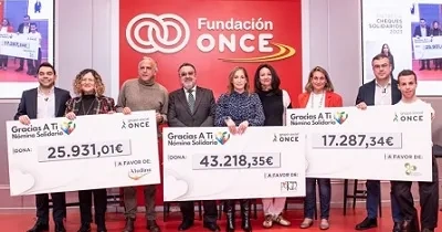 Foto de familia, premiados y embajadores del programa GRACIAS A TI 2023 (Fuente: Grupo Social ONCE)