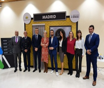 Fotografía de familia con todos los galardonados con los Premios Solidarios Grupo Social ONCE Madrid 2022