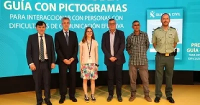 Momento de la presentación de la guía de pictogramas de la Guardia Civil y Fundación ONCE (Fuente: Jorge Villa - Grupo Social ONCE)