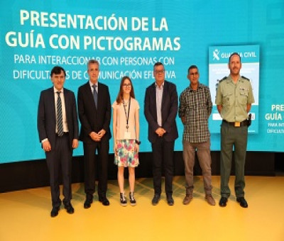 Momento de la presentación de la guía de pictogramas de la Guardia Civil y Fundación ONCE (Fuente: Jorge Villa - Grupo Social ONCE)