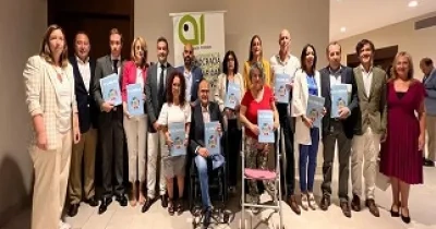 Foto grupal de asistentes a la presentación