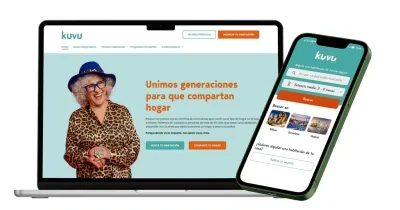 un ordenador y un movil con la pantalla dentro de la plataforma 