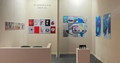 Cuadros inclusivos de la bienal en el stand