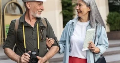 Una pareja de personas mayores, de turismo (Fuente: Servimedia)