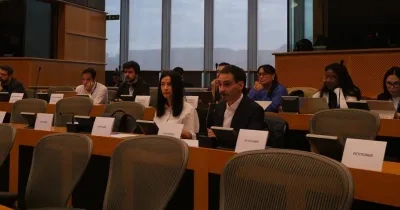 Representantes de Autismo España en el Parlamento Europeo durante su intervención