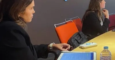 Mesa de reunión sobre el voluntariado